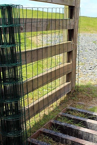 Easipet PVC Coated Wire Mesh Fencing Green Galvanised Garden Fence 120cm X 10m 6 Easipet PVC Coated Wire Mesh Fencing Green Galvanised Garden Fence 120cm X 10m - Image 4