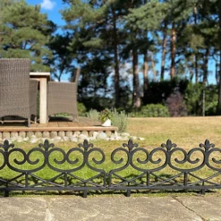 Fleur De Lys Black Plastic Lawn Edging (60cm X 32cm) - 10 Panels