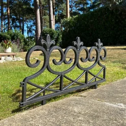 Fleur De Lys Black Plastic Lawn Edging (60cm X 32cm) - 10 Panels 8 Fleur De Lys Black Plastic Lawn Edging (60cm X 32cm) - 10 Panels -Draper Tool Shop fleur de lys black plastic lawn edging 60cm x 32cm 10 panels5060575109503 03c MP