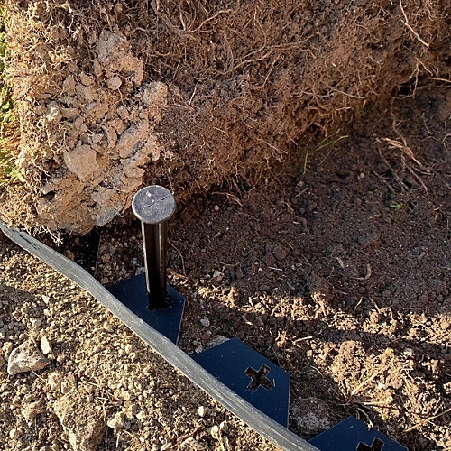 Flexible Plastic Garden Edging With 40 Pegs (10m) 6 Flexible Plastic Garden Edging With 40 Pegs (10m) - Image 4