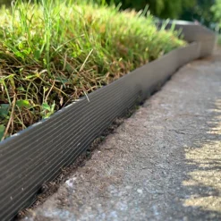 Flexible Plastic Garden Edging With 80 Pegs (20m) -Draper Tool Shop flexible plastic garden edging with 80 pegs 20m 5056589500788 02c MP