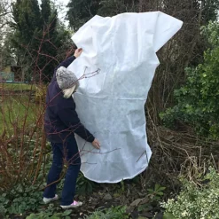 GardenSkill Extra Thick 50GSM Frost Protection Fleece Winter Warmer Plant Jacket 1.6 X 2m H 8 GardenSkill Extra Thick 50GSM Frost Protection Fleece Winter Warmer Plant Jacket 1.6 X 2m H -Draper Tool Shop gardenskill extra thick 50gsm frost protection fleece winter warmer plant jacket 1 6 x 2m h5060266507274 03c MP