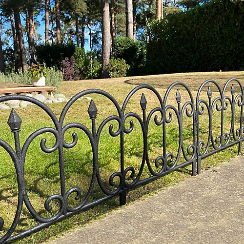 Kew Black Plastic Lawn (60.5cm X 32.5cm) - 10 Panels 3 Kew Black Plastic Lawn (60.5cm X 32.5cm) - 10 Panels