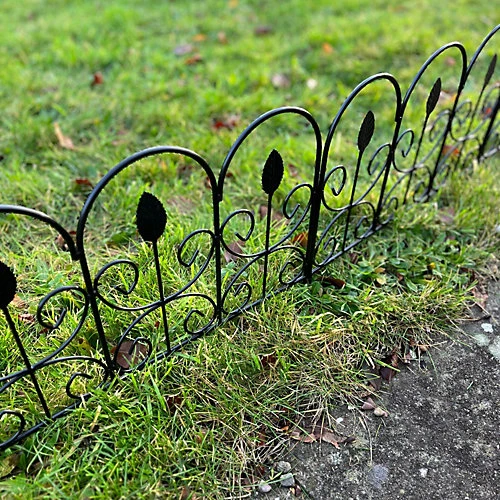 Leaf Design Steel Garden Lawn Edging (45cm X 41cm) - 5 Panels 6 Leaf Design Steel Garden Lawn Edging (45cm X 41cm) - 5 Panels - Image 4