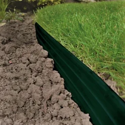 Swift Edge Garden Edging - Lawns, Borders, Pathways, Plots, Flowerbeds, Landscaping - Aluminium 100mm Tall - 30m Pack - Green -Draper Tool Shop swift edge garden edging lawns borders pathways plots flowerbeds landscaping aluminium 100mm tall 30m pack green0631145832371 02c MP