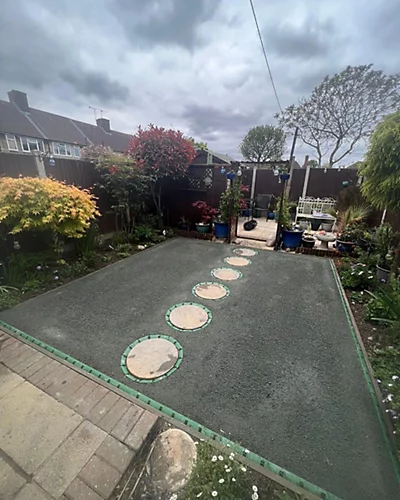 VertEdge Artificial Lawn Perimeter Fixing System 20 Pack + 2 Adhesives 4 VertEdge Artificial Lawn Perimeter Fixing System 20 Pack + 2 Adhesives - Image 2