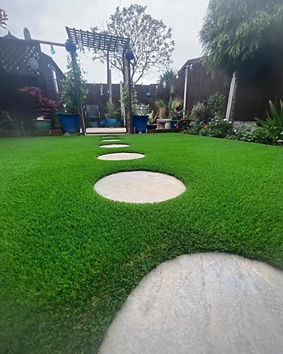 VertEdge Artificial Lawn Perimeter Fixing System 20 Pack + 2 Adhesives 5 VertEdge Artificial Lawn Perimeter Fixing System 20 Pack + 2 Adhesives - Image 3