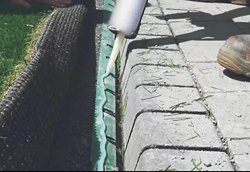 VertEdge Artificial Lawn Perimeter Fixing System 20 Pack + 2 Adhesives 6 VertEdge Artificial Lawn Perimeter Fixing System 20 Pack + 2 Adhesives - Image 4